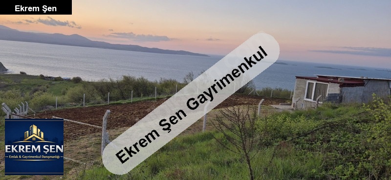 deni̇z manzarali bahçe
