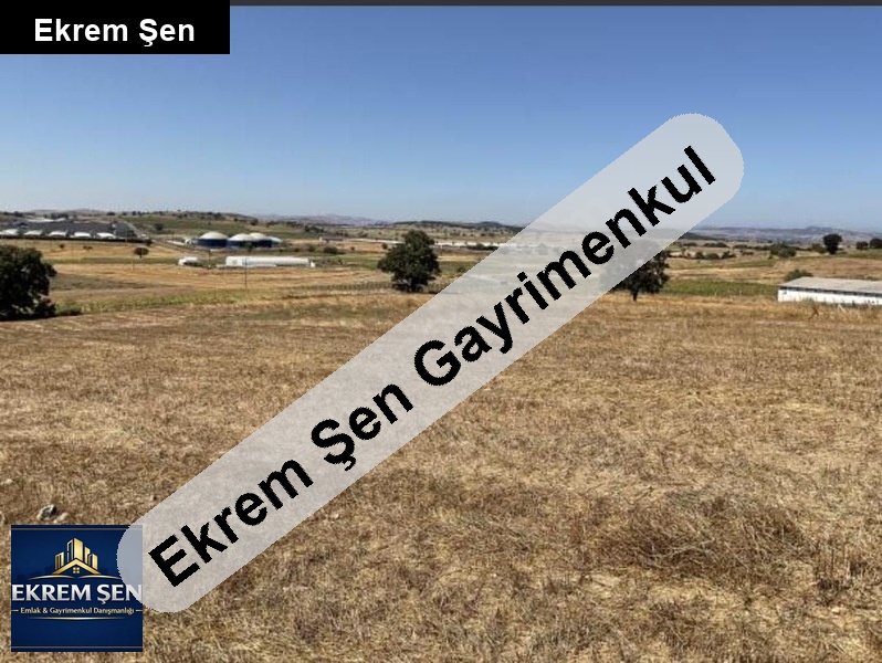 yaylabayir köyünde 4900 metre kare köye yakin tarla