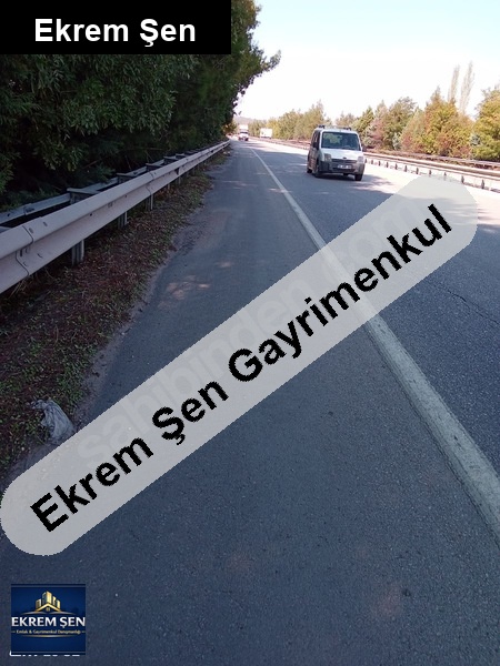 pamukçu üst geçi̇di̇nden sonra balikesi̇r- i̇zmi̇r yoluna sifir tarla