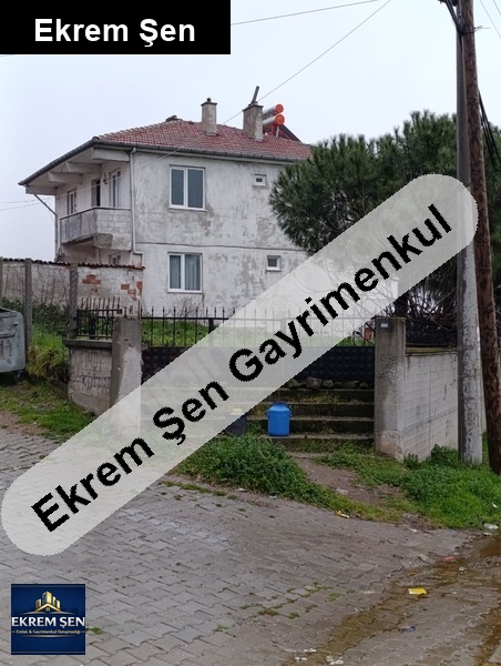 köy meydanında arsa
