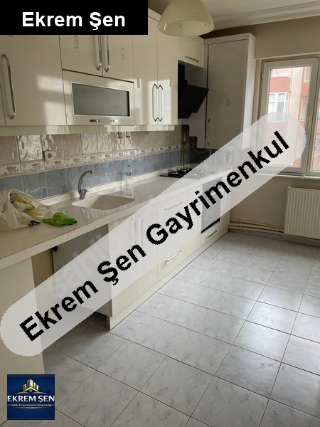 yari̇s o.o.yaninda 3+1 ki̇ralik dai̇re