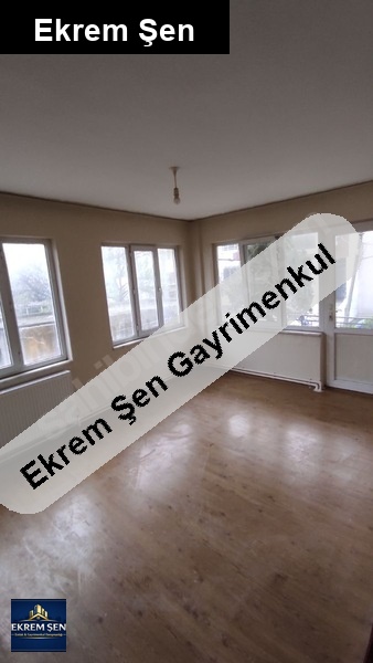 cumartesi̇ pazarina yakin 3+1 180m2 ki̇ralik dai̇re