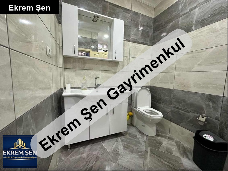 sahi̇bi̇nden aci̇l satilik hem dükkan hem ev olarak kullanima açik