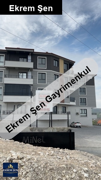 2+1 sahi̇bi̇nden si̇te i̇çeri̇si̇nde satilik dai̇re