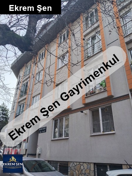 okul ve muhtarlik karşisi/köşe başi/çi̇ft cepheli̇ geni̇ş dubleks