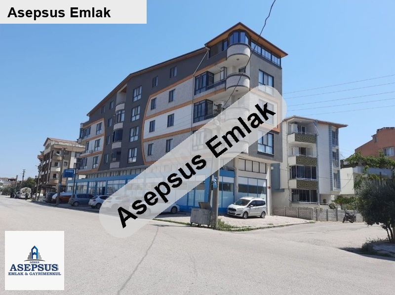 sahi̇bi̇nden cadde üzerinde ara kat bahçeli kiralik daire