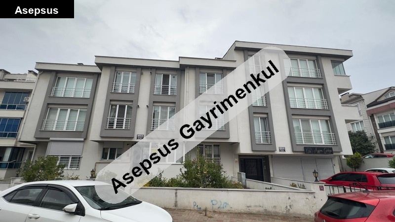 sahi̇bi̇nden satilik kendi̇ne ai̇t bahçeli̇ 2+1 geni̇ş dai̇re