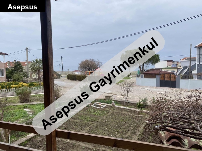 sahile 50 m müstaki bahçeli 406 m arsalı full deniz manzaralı