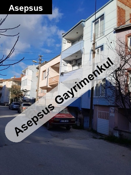 sahi̇bi̇nden merkezi̇ lokasyonda geni̇ş ferah 2+1 dai̇re
