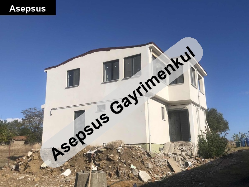 şehri̇n di̇bi̇nde dai̇re parasina 1805 m2 arsasi ve bi̇r yapisi i̇le