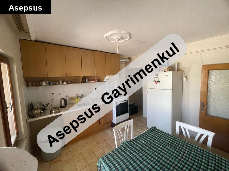 sahi̇bi̇nden cadde üstü önü kapanmayacak 3+1 kullanişli dai̇re