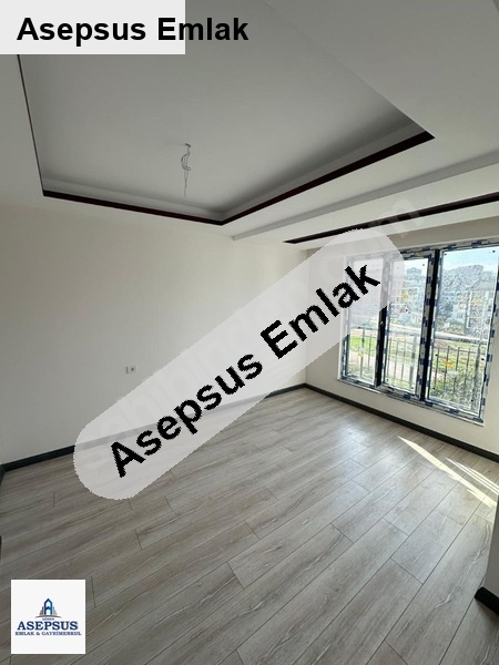 sahi̇bi̇nden cadde üzeri̇ üni̇versi̇te ve restorantlara cephe sifir