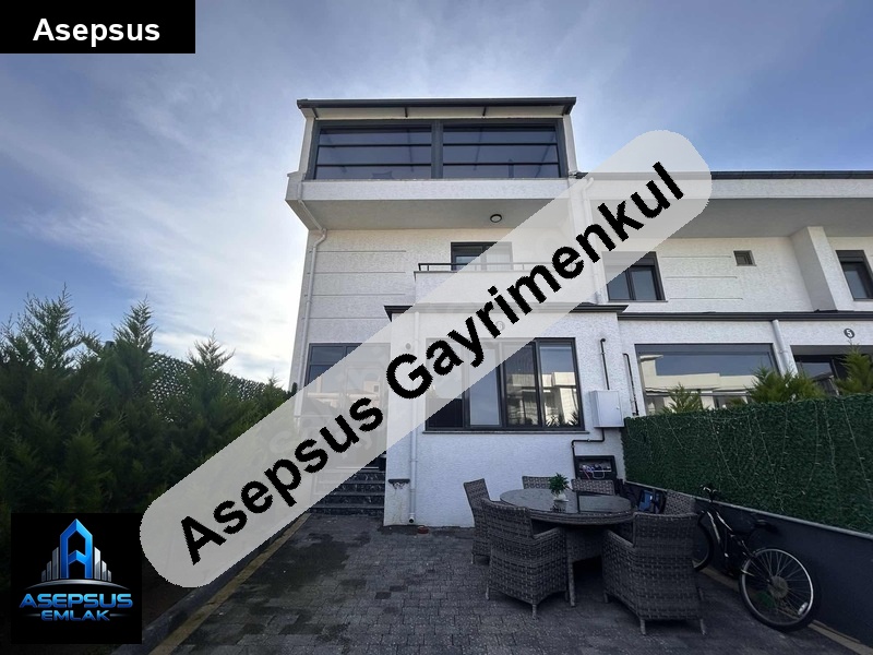 Asepsus Emlak'tan 5+1 i̇hsaniye mh. 'sinde satılık villa