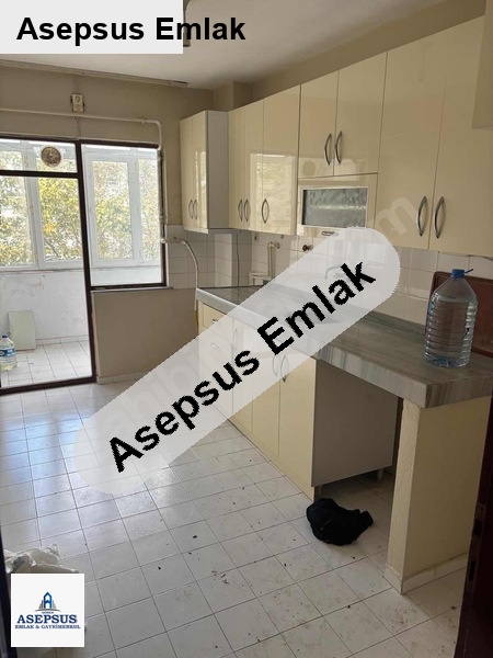 temiz kapalı otoparklı