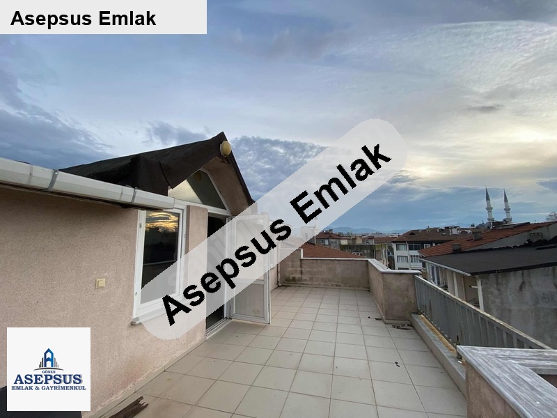 sahi̇bi̇nden satilik çarşi merkezde tri̇plex ev
