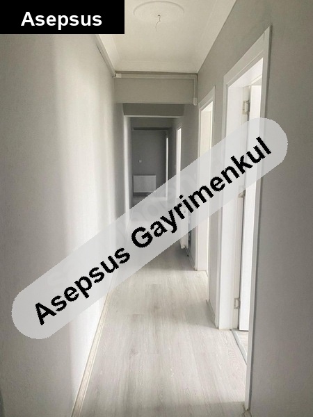 ki̇ralik 3+1dai̇re yeni̇ tadi̇latli merkezi̇ konum (park kahvesi̇)