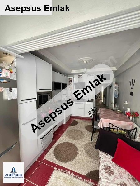 sahi̇bi̇nden çarşi i̇çi̇nde satilik dai̇re