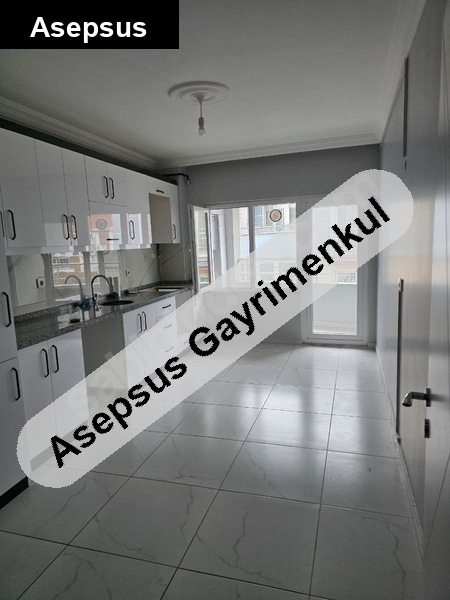 sahi̇bi̇nden ki̇ralik 2+1 cadde üstü