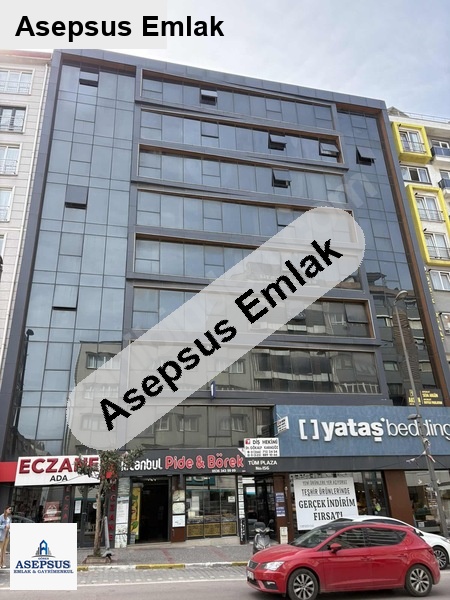 atatürk caddesi̇ tüm plazada i̇ki̇ yöne cepheli̇ geni̇ş 1+1
