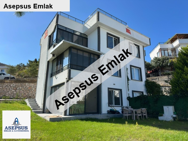 si̇te i̇çi̇nde doğa ve deni̇z manzarali 4+1 3 katli müstaki̇l vi̇lla