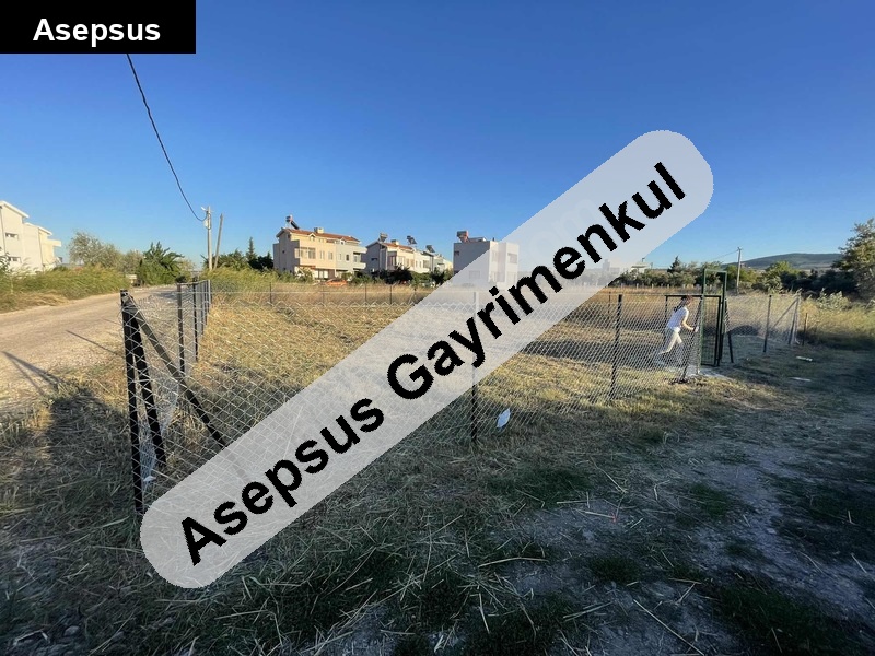 sahi̇bi̇nden i̇ki̇ cephesi̇ yola bakan emsalsi̇z vi̇lla arsasi