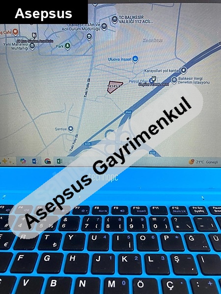 yeni̇mahallede sahi̇bi̇nden i̇marli arsa....