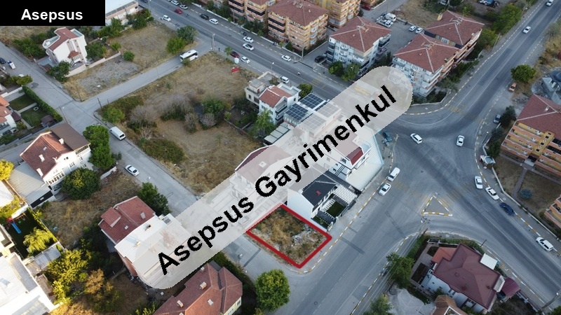 sahi̇bi̇nden cadde üzeri̇ köşe arsa ti̇cari̇&amp;konut