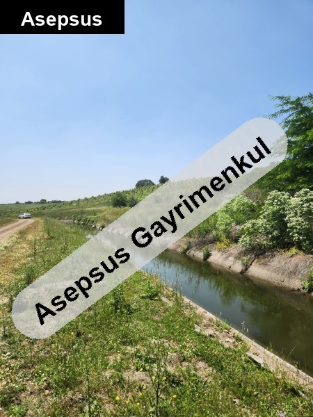 fi̇yat düştü... yola ve su kanalina cephe satilik arazi̇