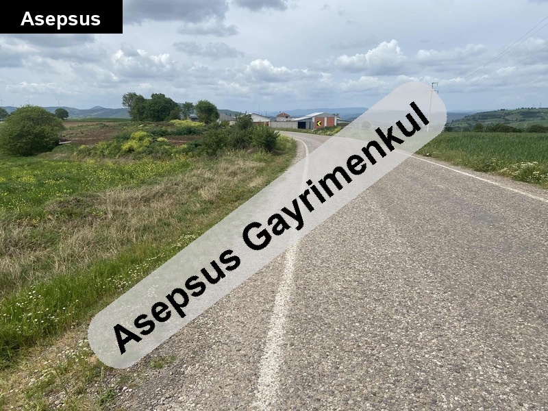 aci̇l.. asfalta cepheli̇ köy ci̇varinda.